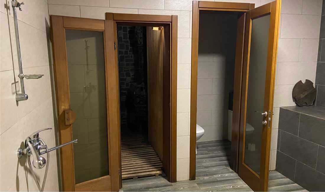Banya_Lake_House_1